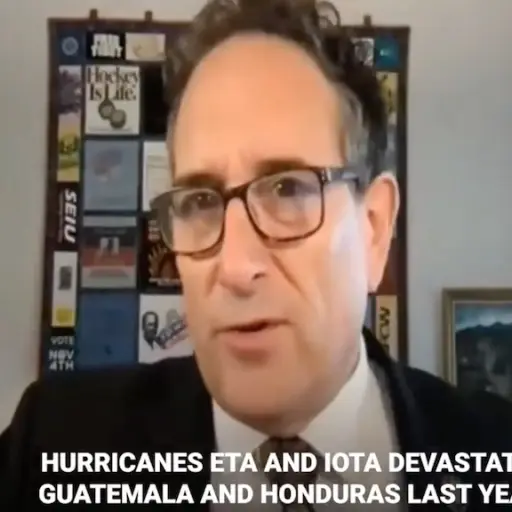 El representante Andy Levin indicó que el cambio climático es una causa de la migración irregular.