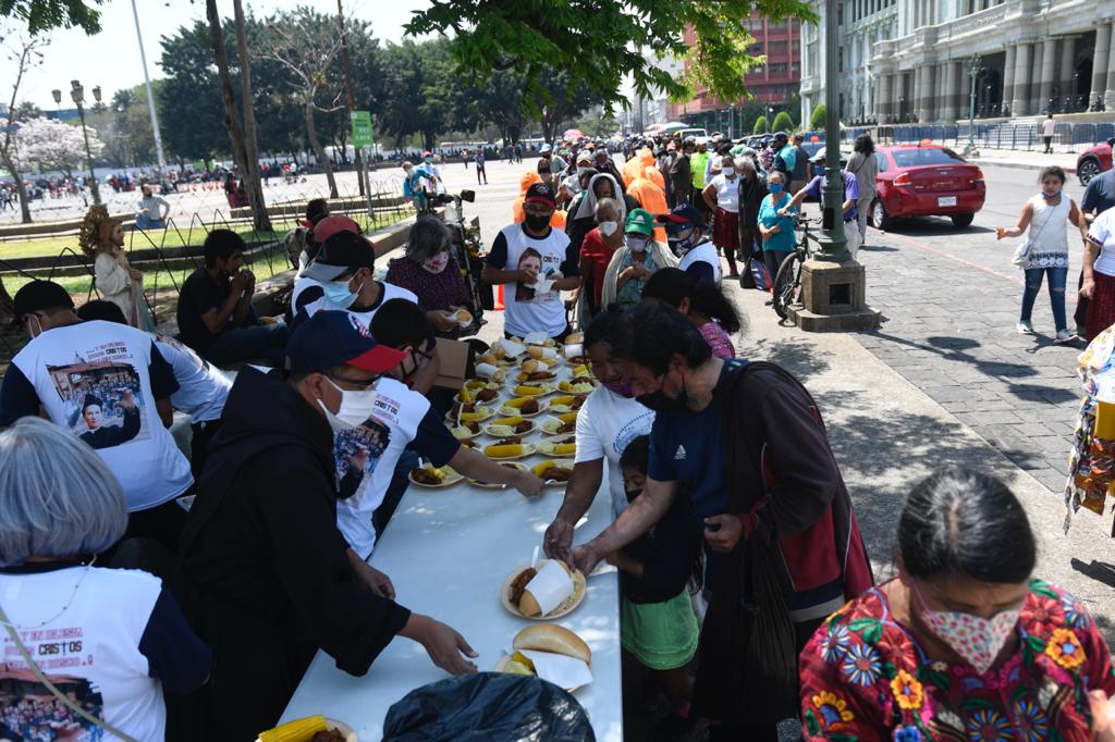 comida-personas-calle-divina-misericordia-6 | 