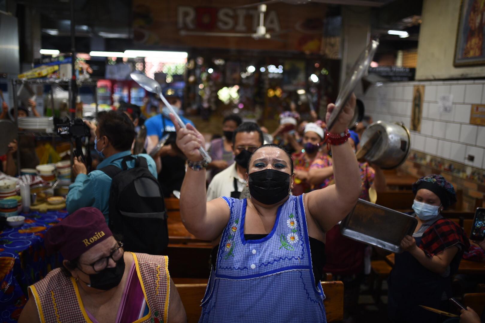 cacerolazo-manifestacion-mercado-central-vendedores-comida-giammattei-covid-19-emisoras-unidas2 | 