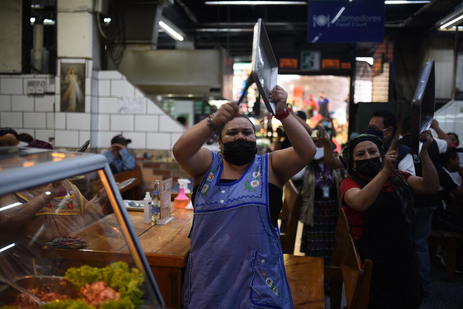 cacerolazo-manifestacion-mercado-central-vendedores-comida-giammattei-covid-19-emisoras-unidas8 | 