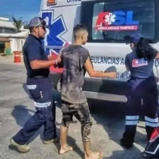 joven-enterrado-playa ,