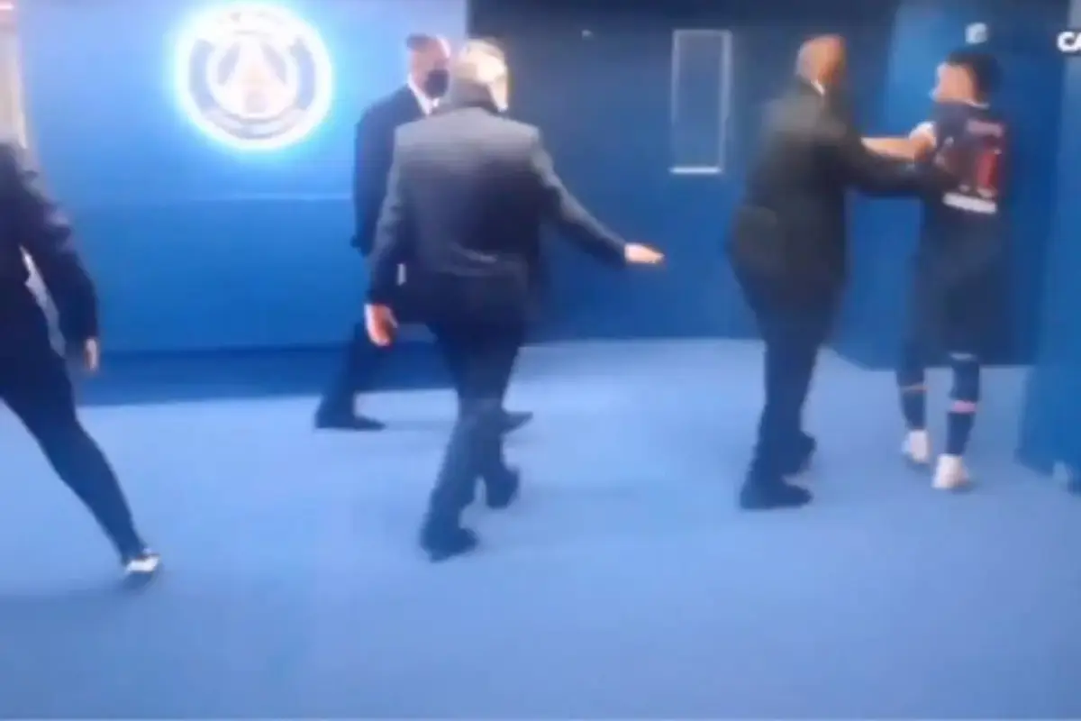 neymar-pleito-con-tiago-djalo-en-tunel-del-vestuario-emisoras-unidas-4, 