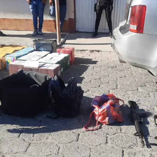 PNC decomisa armas de fuego, municiones y licores en El Progreso. Foto: PNC