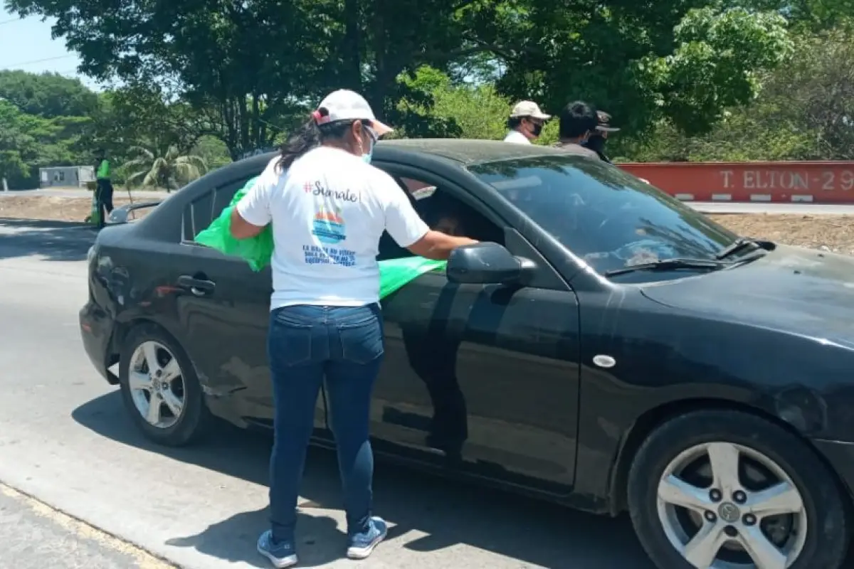 Trabajadores de la Municipalidad de Puerto San José, en Escuintla, brindaron apoyo a miles de visitantes.