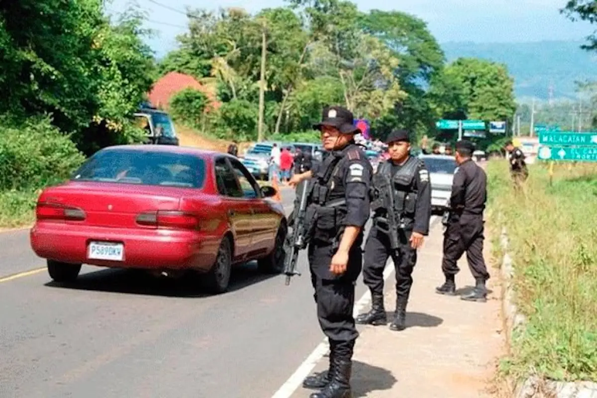 Puesto de control de la Policía Nacional Civil (PNC) por el Estado de prevención en Malacatán,, en San Marcos. Foto: PNC