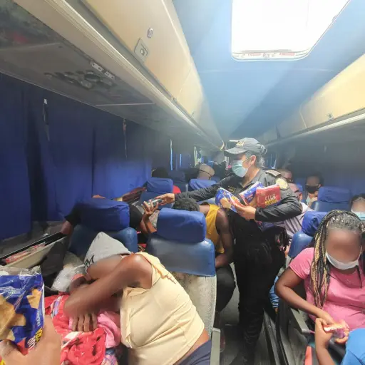 migrantes-autobús-reu ,