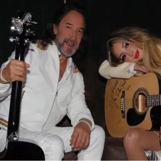 El Buki y su esposa ,