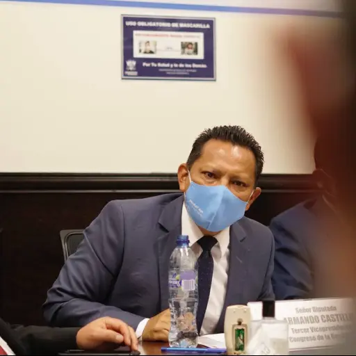 El diputado de Viva, Armando Castillo, se opone a los horarios variado. Foto: Cortesía