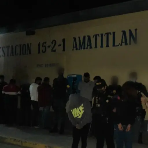 La Policía Nacional Civil (PNC) capturó a más de 20 personas por incumplir la ley seca. Foto: PNC