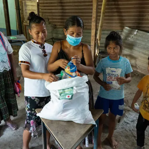 Familias reciben apoyo alimenticio por el Gobierno de Japón y el PMA. Foto: Cortesía
