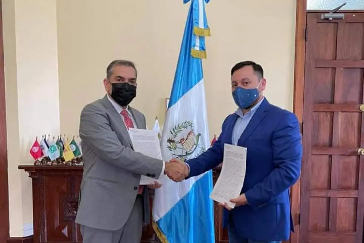 El Ministerio de Gobernación firma un convenio con Crime Stopper Guatemala, para fortalecer la seguridad ciudadana. Foto: Mingob