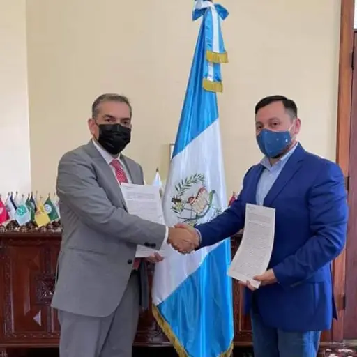 El Ministerio de Gobernación firma un convenio con Crime Stopper Guatemala, para fortalecer la seguridad ciudadana. Foto: Mingob