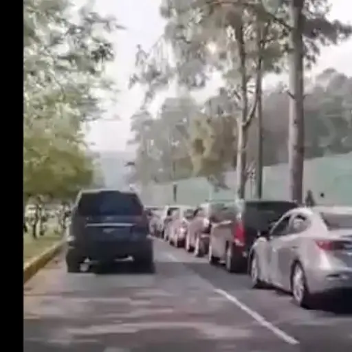 fila-vehiculo-puesto-vacunacion-covid-19-url-emisoras-unidas ,