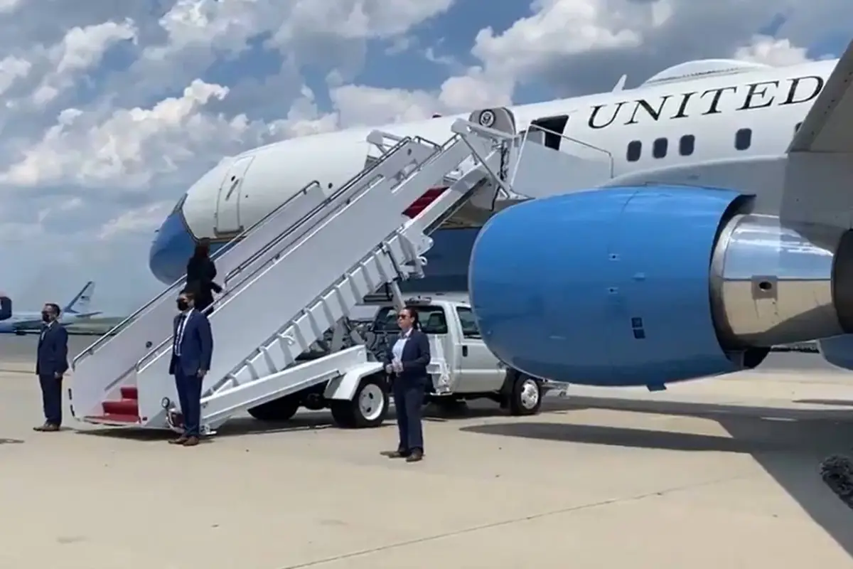 avion kamala harris viaje de vuelta, 