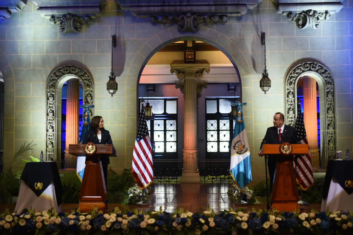 conferencia-vicepresidenta-eeuu-estados-unidos-kamala-harris-presidente-alejandro-giammattei-guatemala-migracion-publinews-emisoras-unidas (5), 