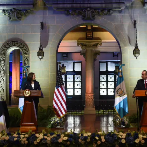 conferencia-vicepresidenta-eeuu-estados-unidos-kamala-harris-presidente-alejandro-giammattei-guatemala-migracion-publinews-emisoras-unidas (5) ,