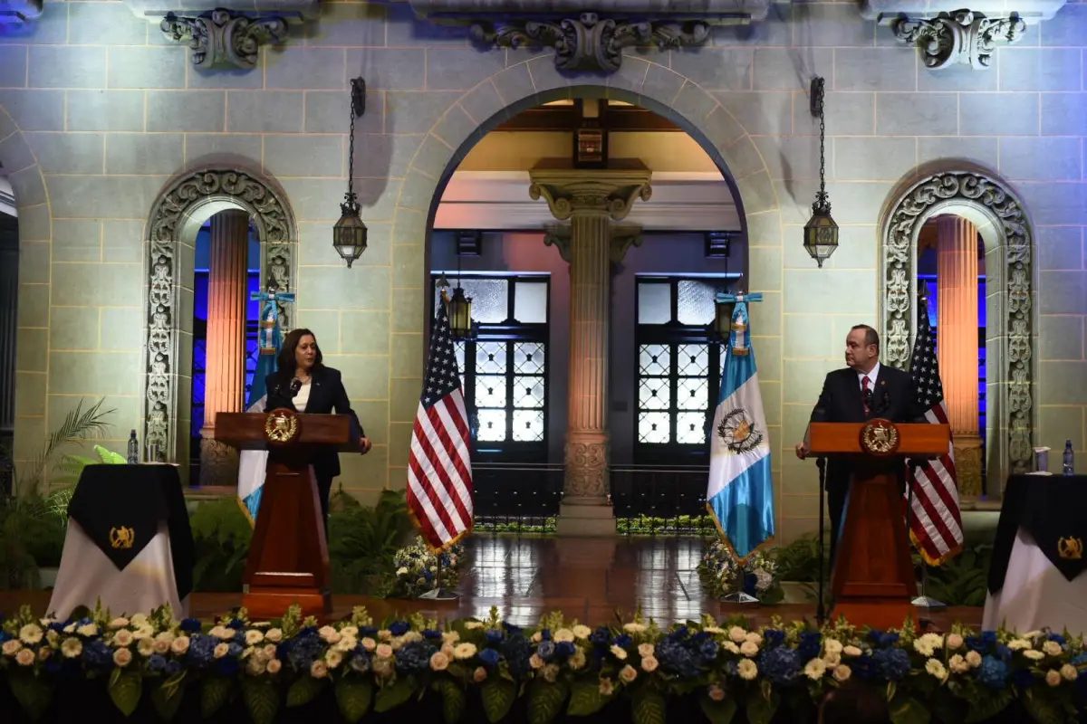 conferencia-vicepresidenta-eeuu-estados-unidos-kamala-harris-presidente-alejandro-giammattei-guatemala-migracion-publinews-emisoras-unidas (2), 