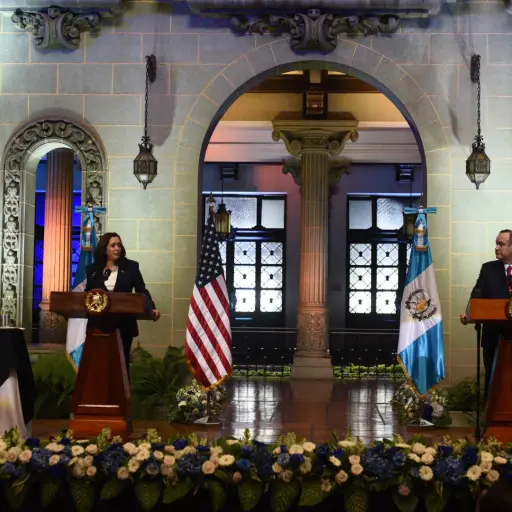 conferencia-vicepresidenta-eeuu-estados-unidos-kamala-harris-presidente-alejandro-giammattei-guatemala-migracion-publinews-emisoras-unidas (2) ,
