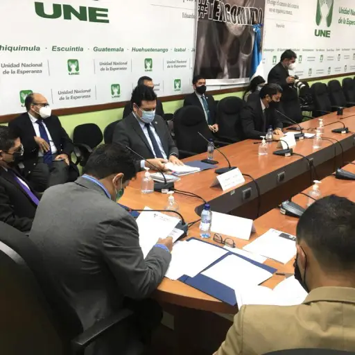 Diputados de la UNE señalan al gobierno de buscar mecanismos para evitar la fiscalización en el Congreso de la República. Foto: Bancada UNE