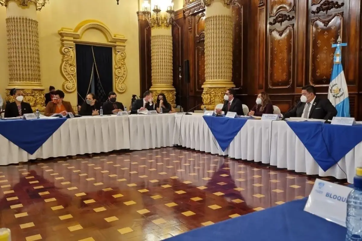 reunion-palacio-nacional-diputados-vacunas-covid-19-emisoras-unidas, 