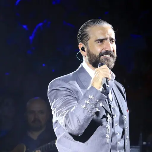 Alejandro Fernández ,