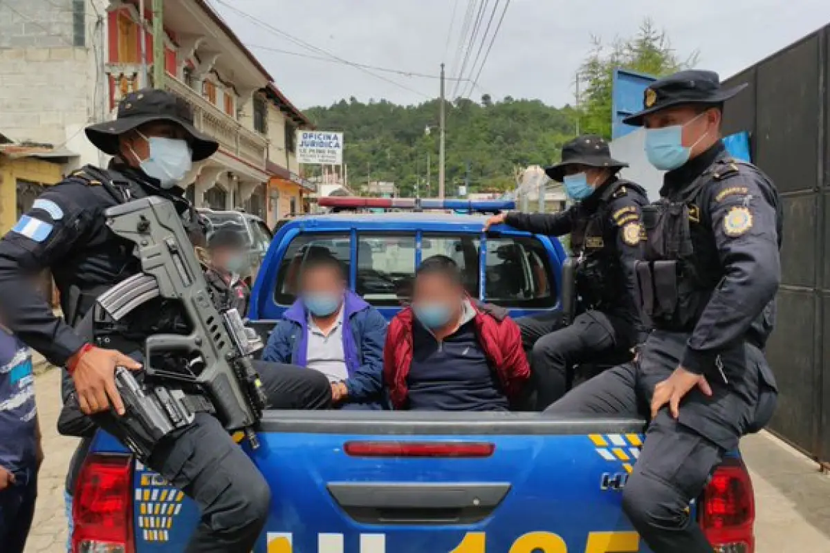 Los hermanos Chonay fueron sorprendidos por la PNC. Foto: Cortesía