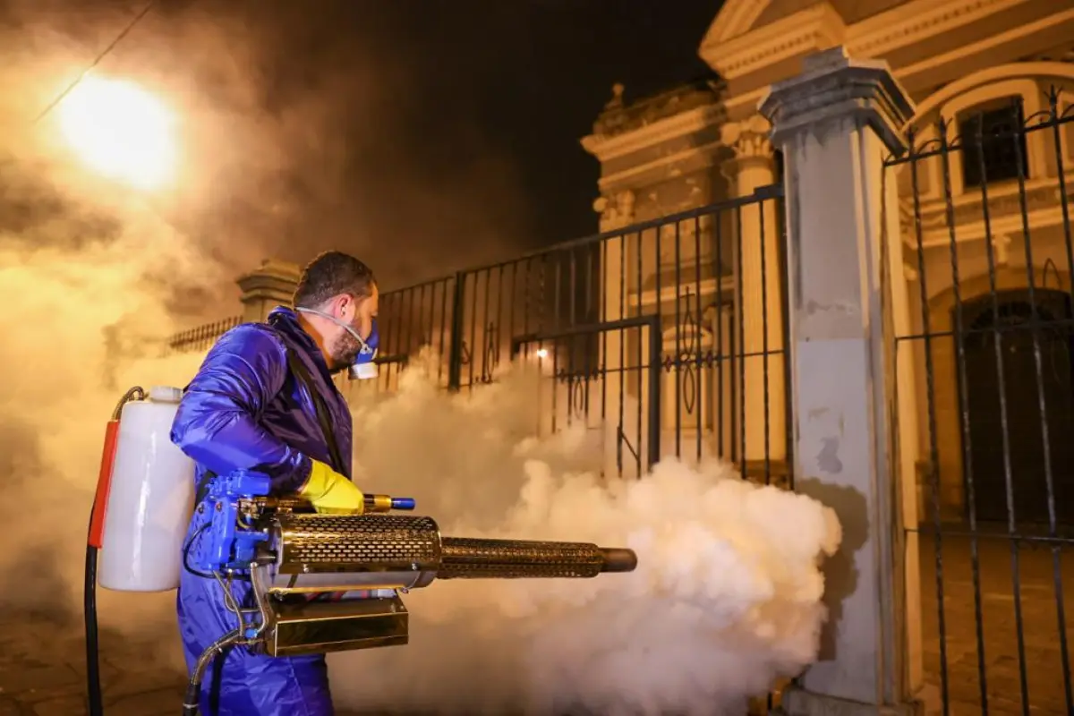 Municipalidad de Guatemala realiza tareas de limpieza contra el COVID-19 ante alerta sanitaria emitida por Salud. Foto: Municipalidad de Guatemala