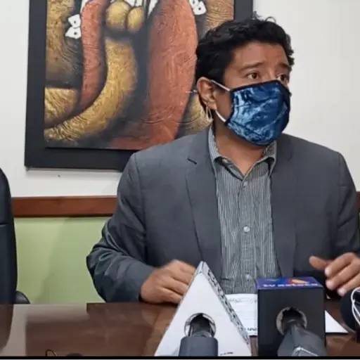 Diputados de la bancada Unidad Nacional de la Esperanza (UNE), encabezados por Carlos Barreda.