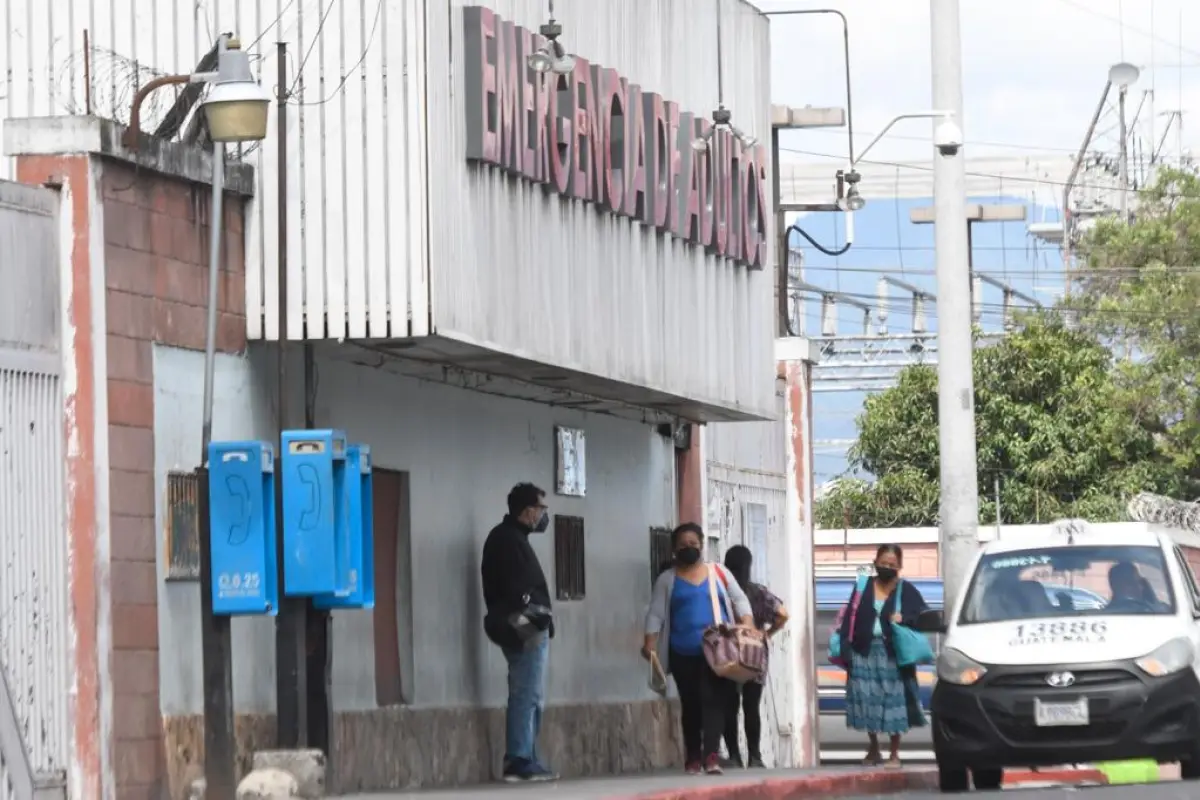 medicos hospital san juan de dios en conferencia por crisis por pandemia covid-19 coronavirus guatemala medidas restricciones publinews emisoras unidas omar solis (16), 