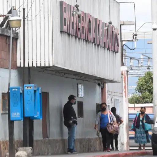 medicos hospital san juan de dios en conferencia por crisis por pandemia covid-19 coronavirus guatemala medidas restricciones publinews emisoras unidas omar solis (16) ,