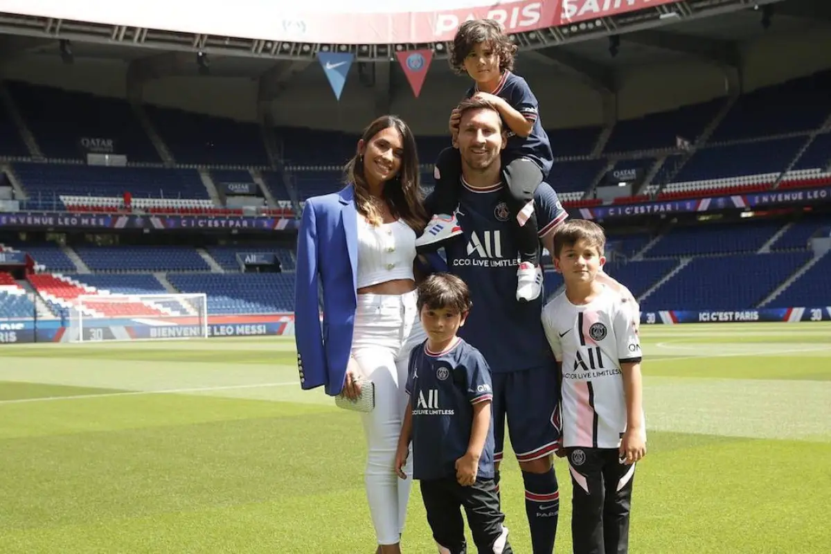 messi-da-primer-paseo-en-paris-emisoras-unidas-, 