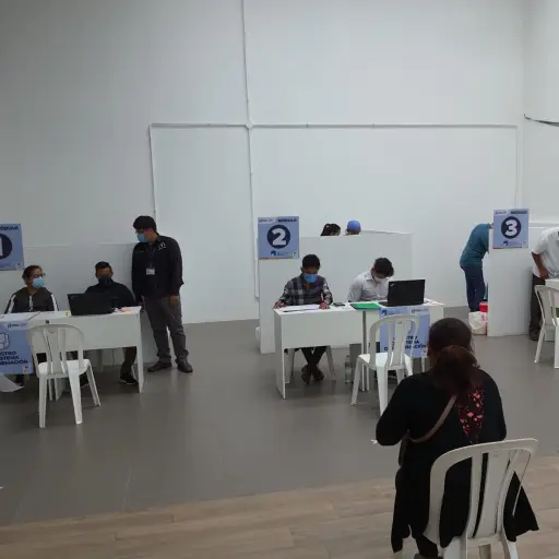 Puesto de vacunación en centro comercial Peri-Roosevelt. Foto: Ministerio de Salud