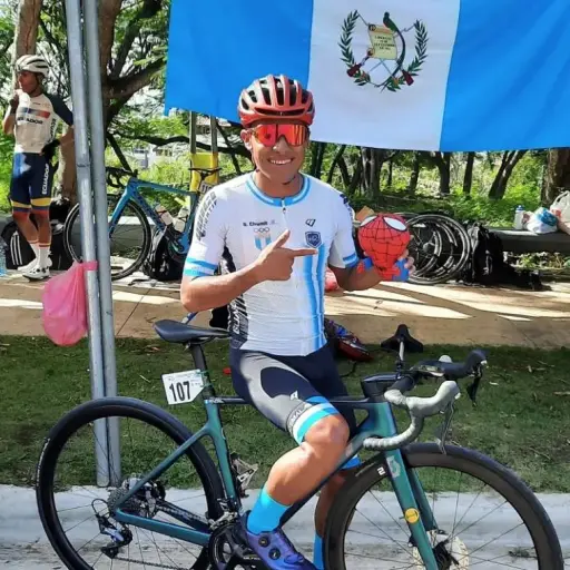 sergio-chumil-correra-en-europa-equipo-espanol-emisoras-unidas- ,