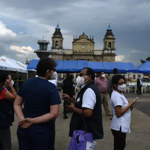 Puesto de vacunación contra el Covid-19 en el Plaza de la Constitución. Foto: Edwin Bercián