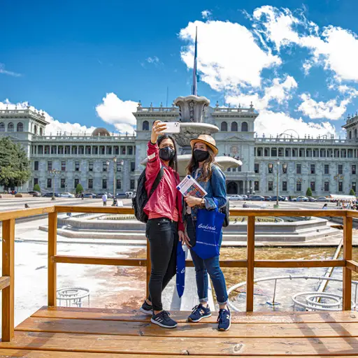 TURISTAS EN EL CENTRO HISTÓRICO ruta turística del bicentenario ciudad de guatemala inguat (1) ,