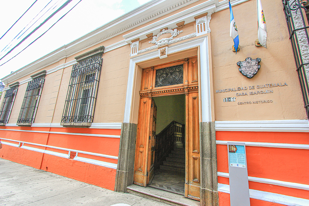 TURISTAS EN EL CENTRO HISTÓRICO ruta turística del bicentenario ciudad de guatemala inguat (5) | 