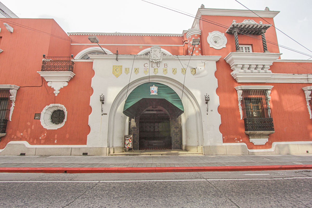 TURISTAS EN EL CENTRO HISTÓRICO ruta turística del bicentenario ciudad de guatemala inguat (6) | 