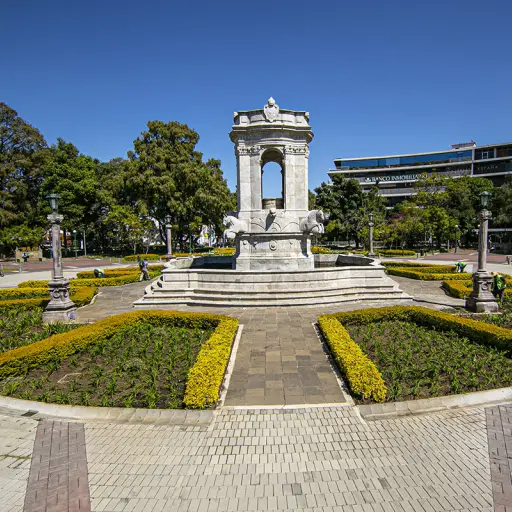 TURISTAS EN EL CENTRO HISTÓRICO ruta turística del bicentenario ciudad de guatemala inguat (3) ,
