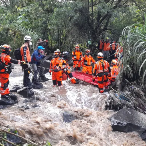 Localizan cuerpo de niño en río de Sacatepéquez. Foto: Bomberos Voluntarios