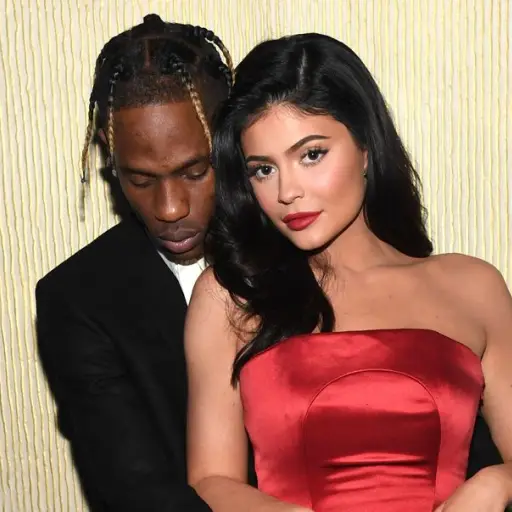 kylie jenner y travis ,