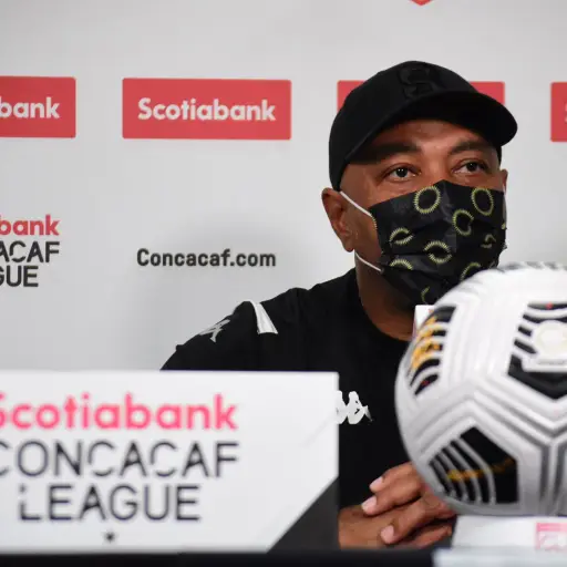 mauricio-wright-habla-del-partido-ante-santa-lucia-emisoras-unidas-2 ,