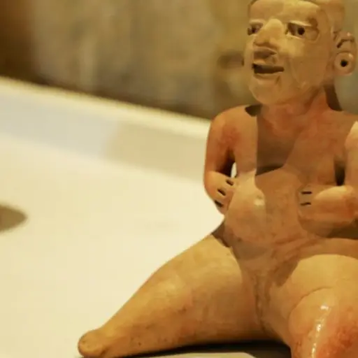 Figura del período prehispánico que se exhibe en el Museo Nacional de Arte de Guatemala. Foto: AGN