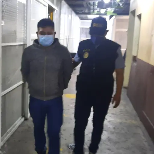 Rudy López es ingresado a la torre de Tribunales.