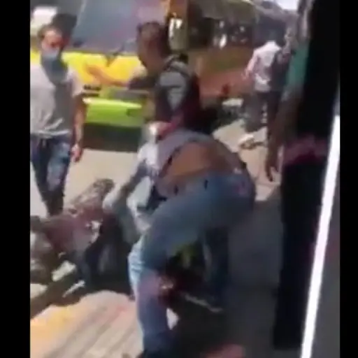 golpiza-agente-tránsito-Colombia1 ,