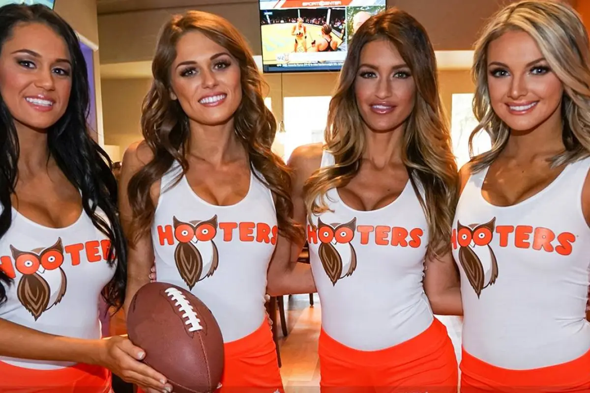 Hooters, 