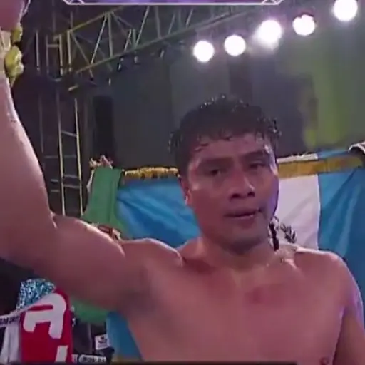 Lester Martínez retiene el título Latinoamericano Super-Medio de la OMB ,