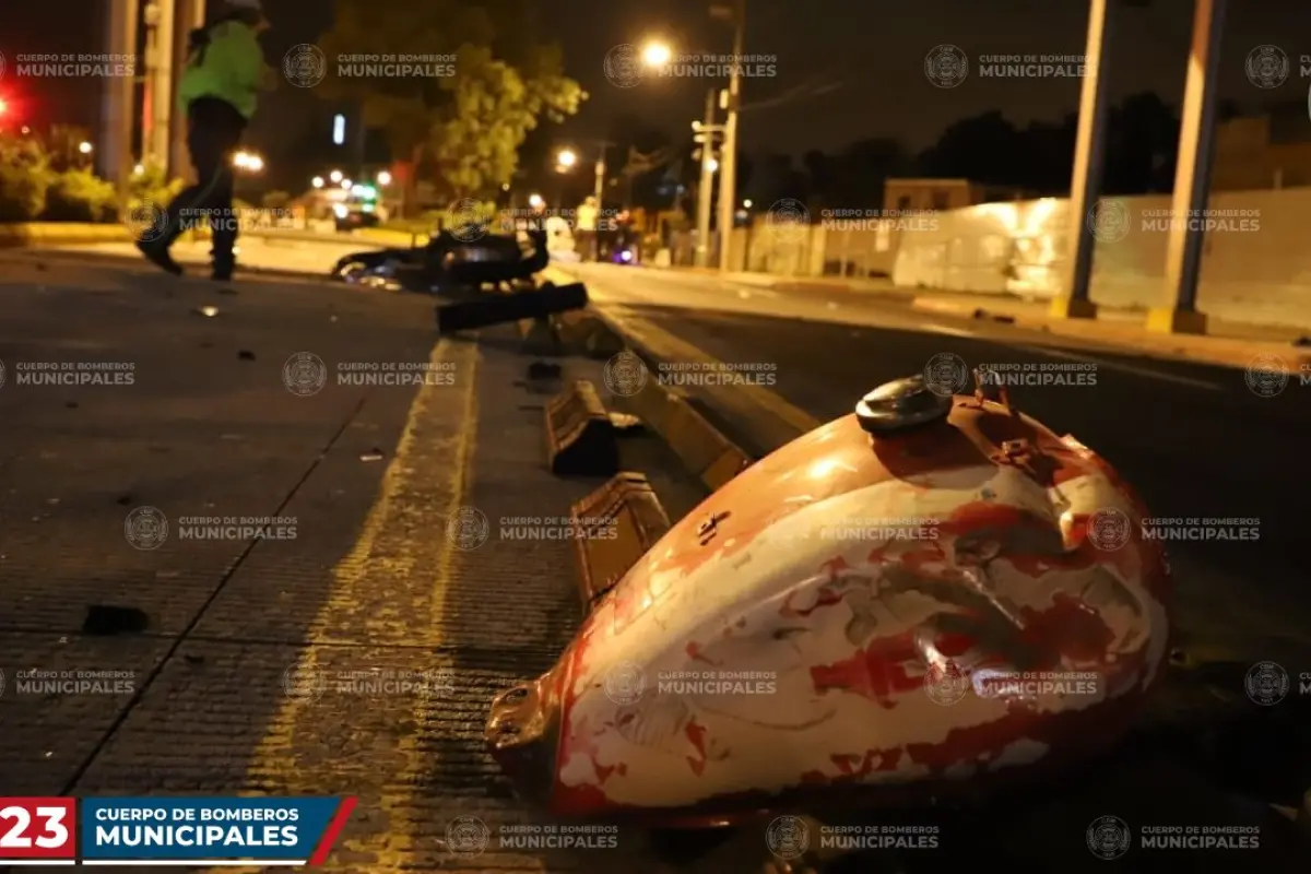 El accidente en la zona 18 provocó la muerte de una persona. Foto: Bomberos Municipales