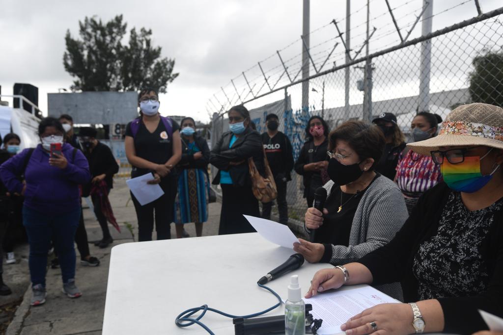 manifestacion-grupos-mujeres-luto-muertes-covid-19-hospital-parque-emisoras-unidas3 | 