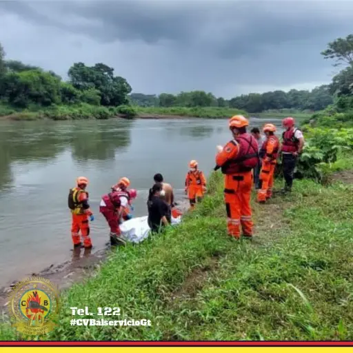 bomberos-rescatan-cuerpo-nina ,