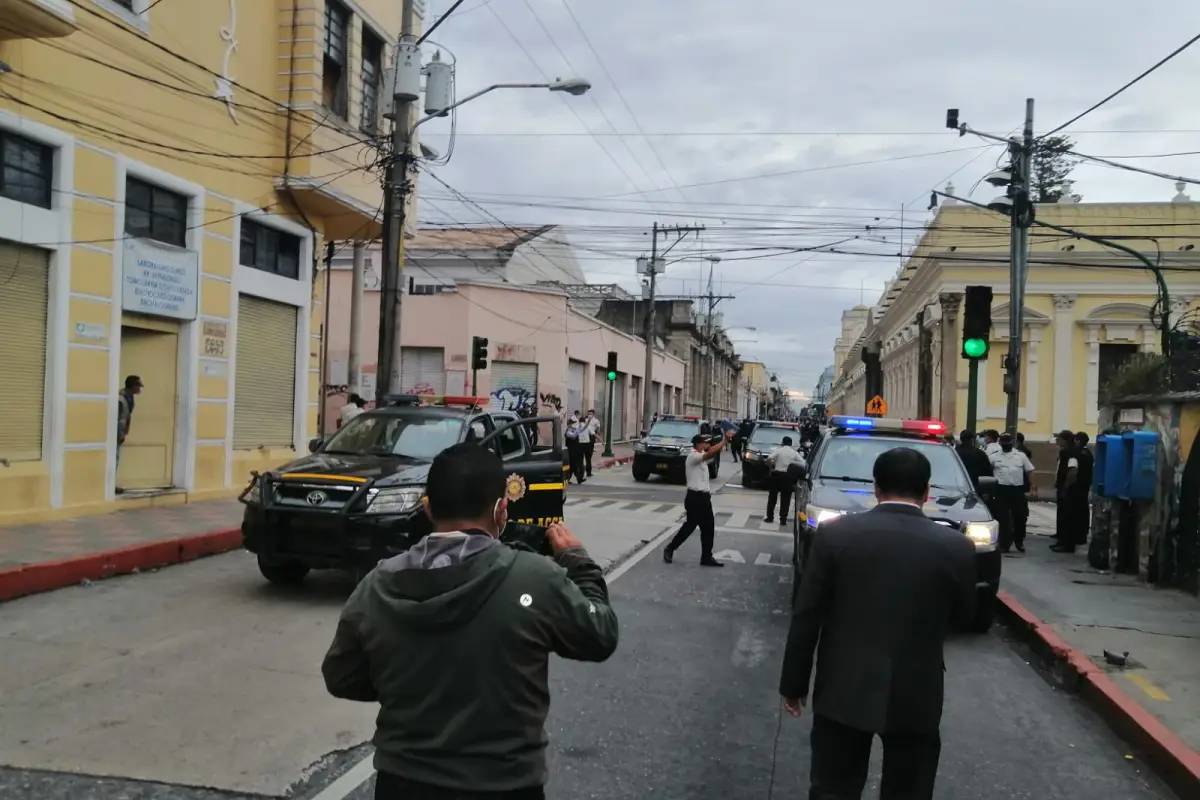 Delegados de la PDH verifican situación y protocolos de actuación de agentes de PNC tras disturbios en el Congreso el pasado 19 de octubre. Foto: PDH